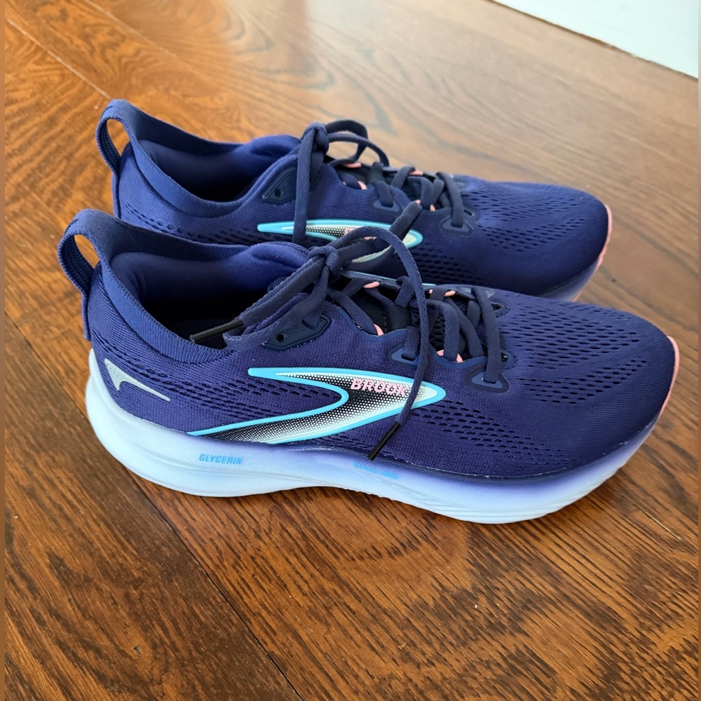 Brooks Glycerin Dark Blue Athletic Shoes with Light Blue Highlights